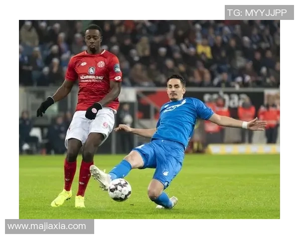 德甲美因茨主场0-0战平霍芬海姆，激烈对抗无缘进球