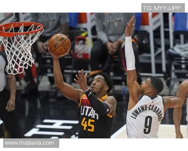 爵士客场大胜篮网,米切尔砍下全场最高32分,展现超级巨星风采 爵士客场大胜篮网,米切尔砍下全场最高32分,展现超级巨星风采